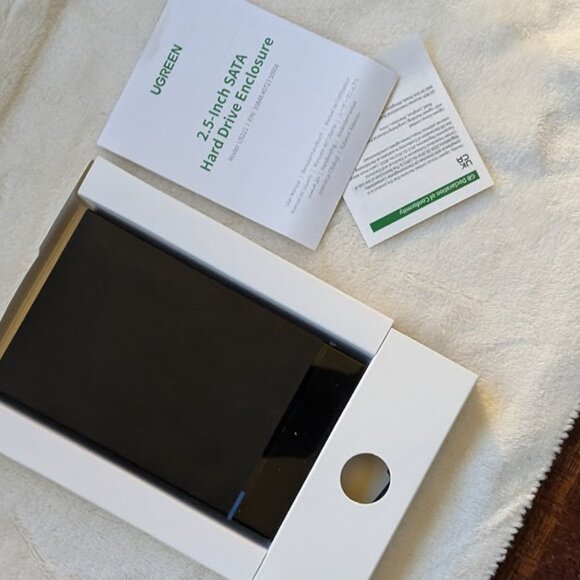 UGREEN 50743 HDD Case 2.5Inch SATA III Hard Drive - Picture 7 of 8